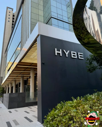 HYBE首尔龙山区总部大楼外观 现代玻璃设计成为BTS粉丝打卡圣地