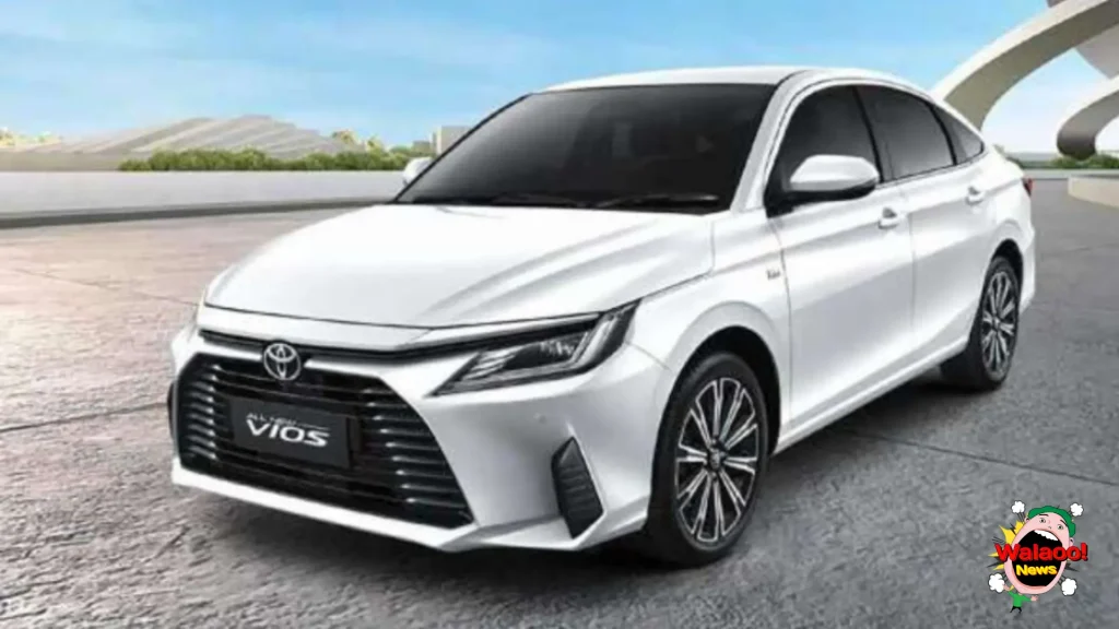 全新白色Toyota Vios停在户外道路上，画面清晰呈现车身设计