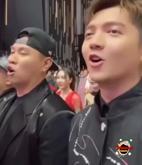 大马网红朱浩仁与Tomato在盛典现场齐声唱国歌画面